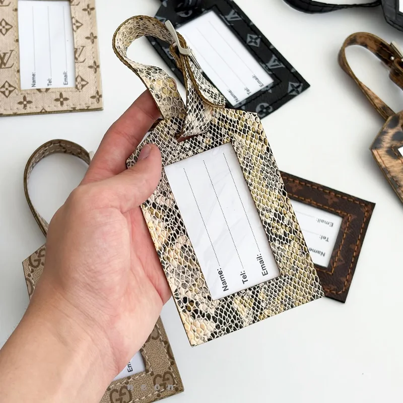 تگ چمدان طرح برند چرم نئون مدل Tag302